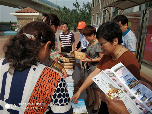 西青区旅游局党支部与杨柳青镇西河闸社区共同开展党建共建活动