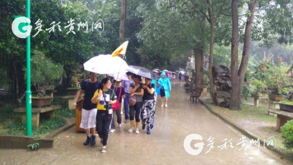 贵州旅游“井喷”背后 他们是“最可爱的人”