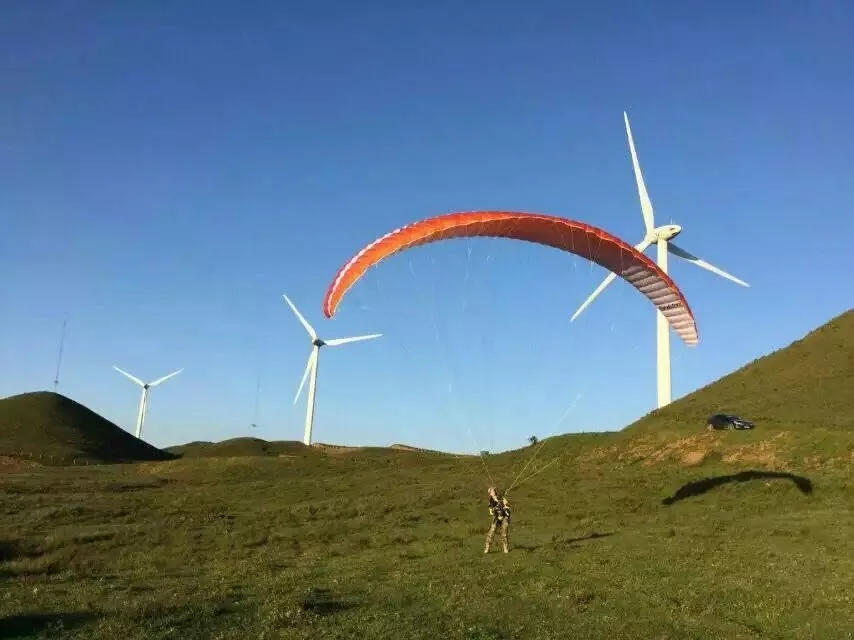 刺激！御风翱翔 国际滑翔伞赛将在乌蒙大草原开赛