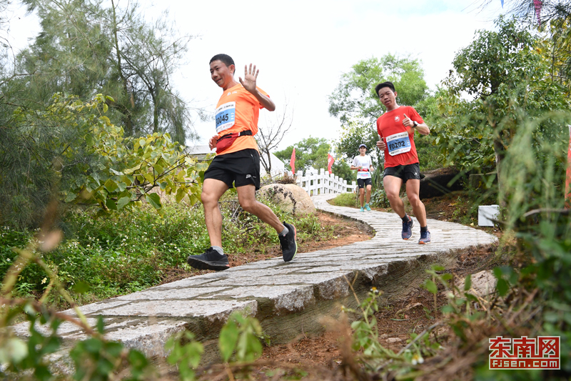 霞浦三沙国际山地马拉松赛开跑 3200余名选手激烈角逐