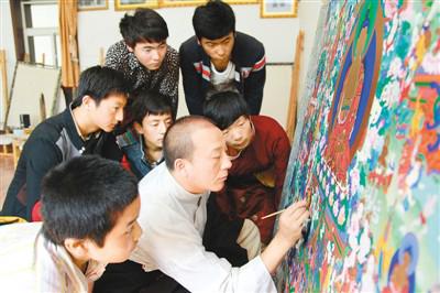 青海黄南热贡文化：家家作画 人人从艺