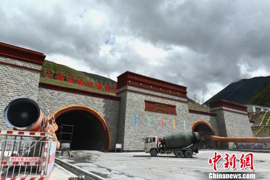 最大埋深超1000米 西藏高海拔地区最长公路隧道掘进顺利