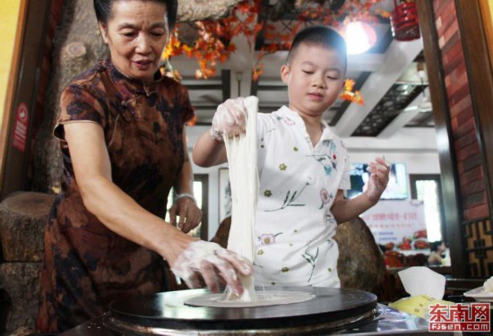 同安薄饼：卷出“妈妈的味道”