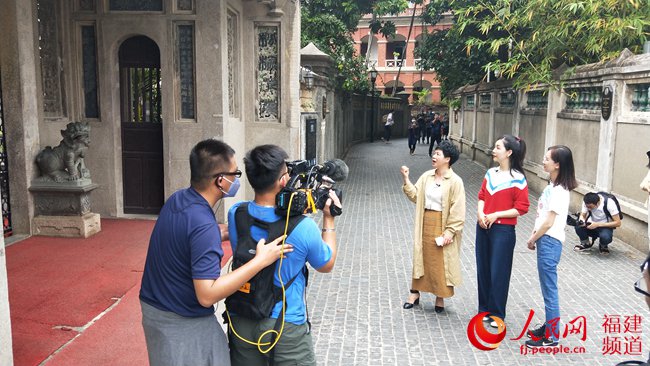 4月18日下午，“鼓浪屿之播一一厦门市思明区新媒体联盟活动”在厦门正式启动，主播通过线上直播带领网友全方位“云”游鼓浪屿。陈博摄